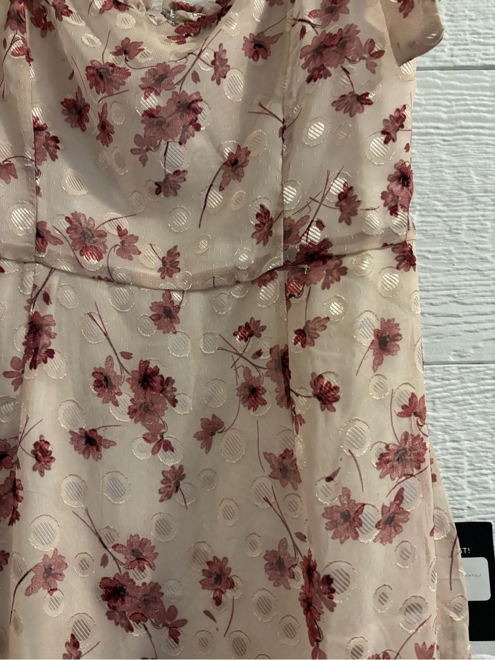 NEW LULUS TAUPE FLORAL TIERED MIDI DRESS - Picture 6 of 8